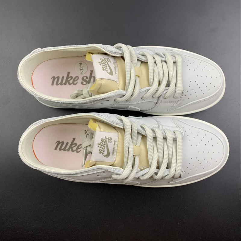 Dunk Low SB White Grey