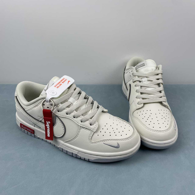 Dunk Low White Plat Supreme