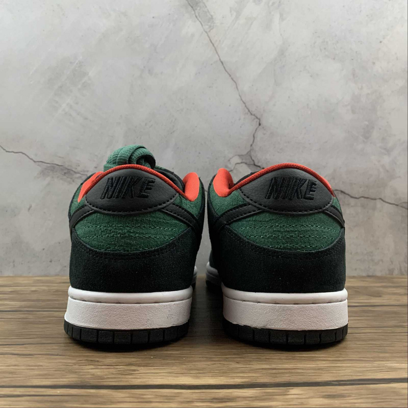 Dunk Low SB Reptile Gucci