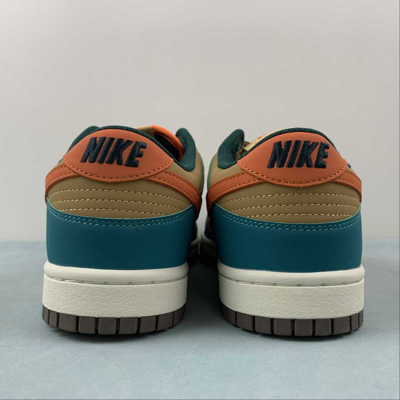 Dunk Low Pine Kumquat