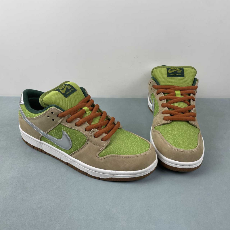 Dunk Low SB Escargot