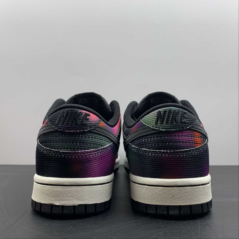 Dunk Low Graffiti Pink