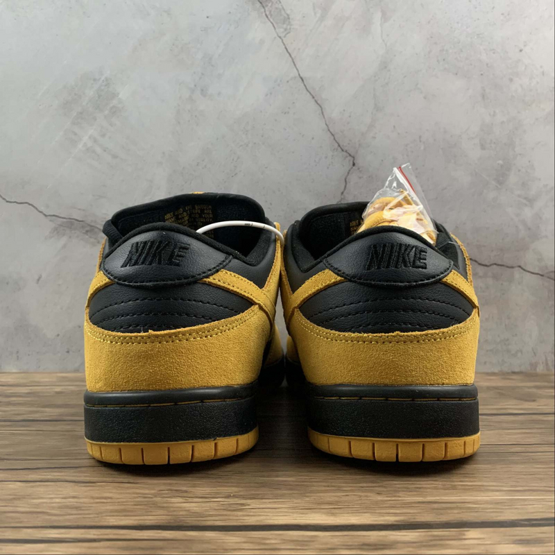 Dunk Low SB University Gold