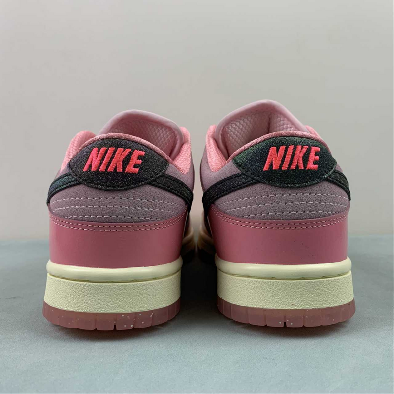 Dunk Low Barbie