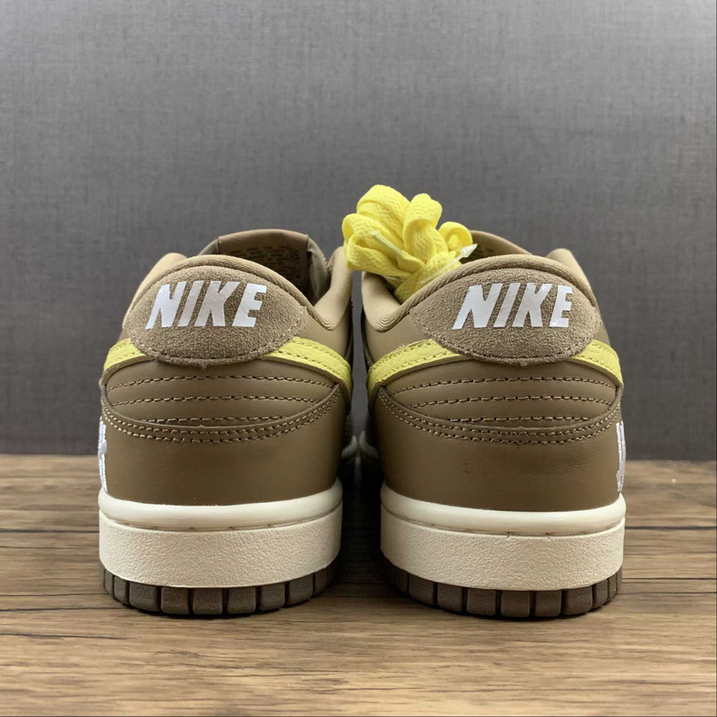 Dunk Low Undefeated Canteen