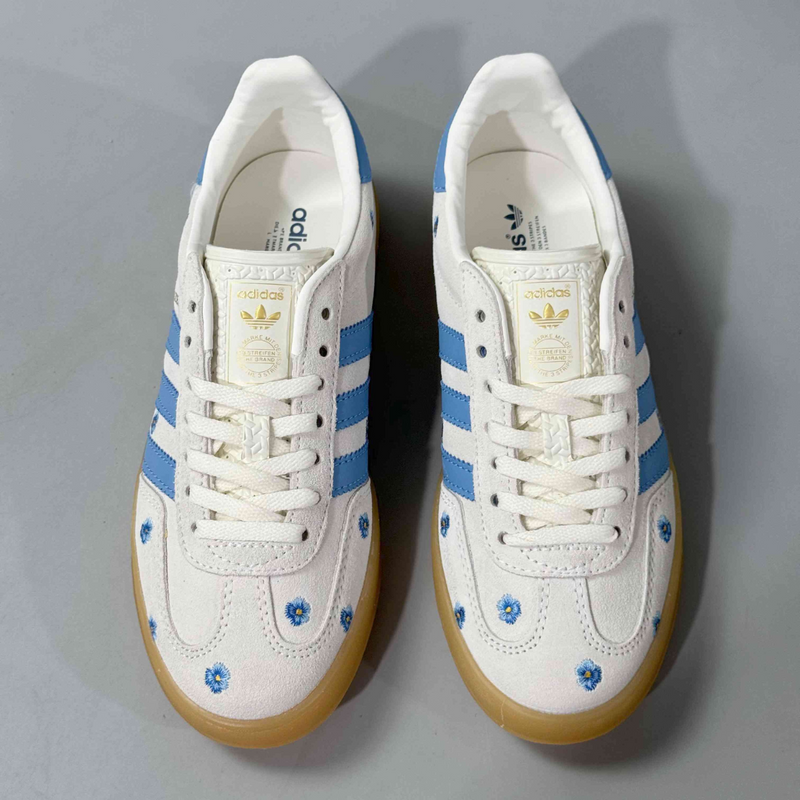 Gazelle Indoor Light Blue Floral