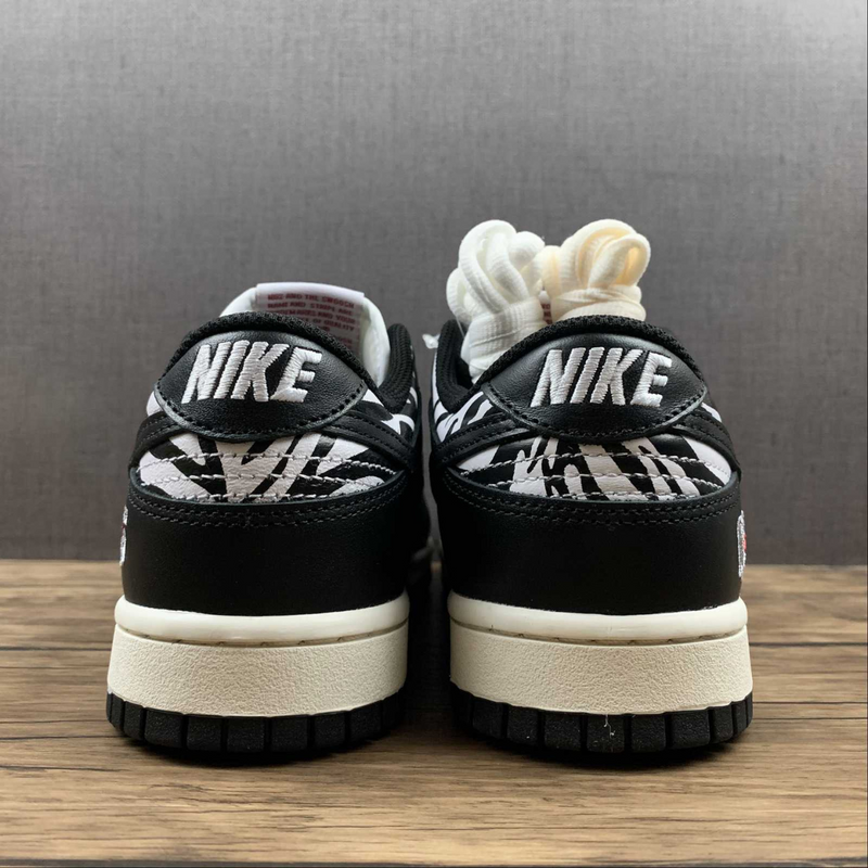 Dunk Low Quartersnacks Zebra