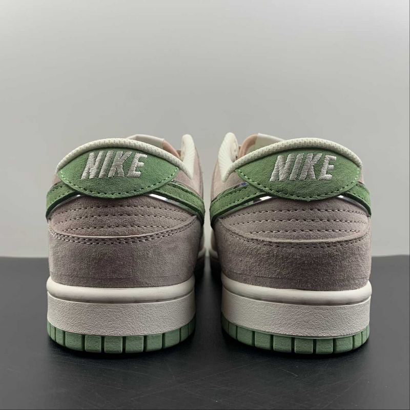 Dunk Low SB X Otomo Katsuhiro Grey White Green