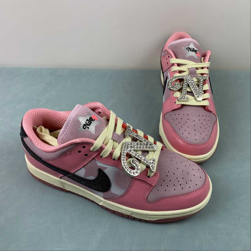 Dunk Low Barbie