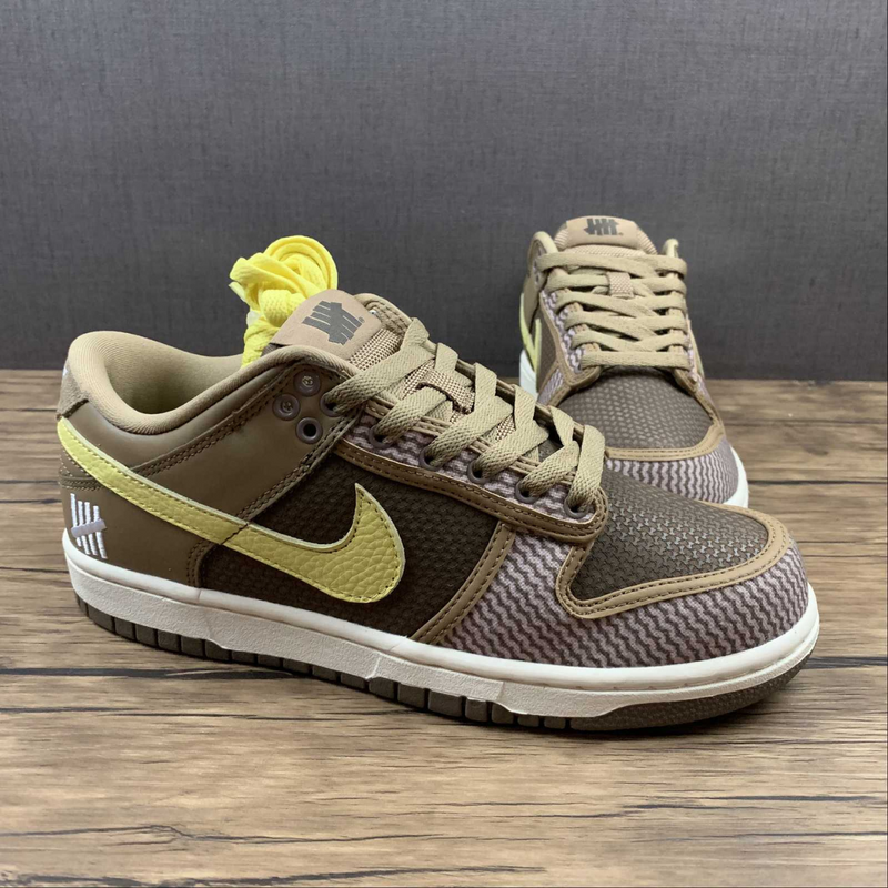 Dunk Low Undefeated Canteen