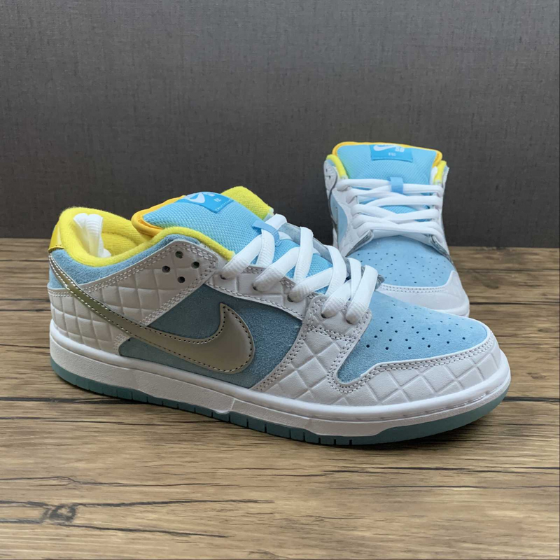 Dunk Low SB Lagoon Pulse