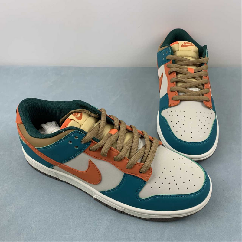 Dunk Low Pine Kumquat